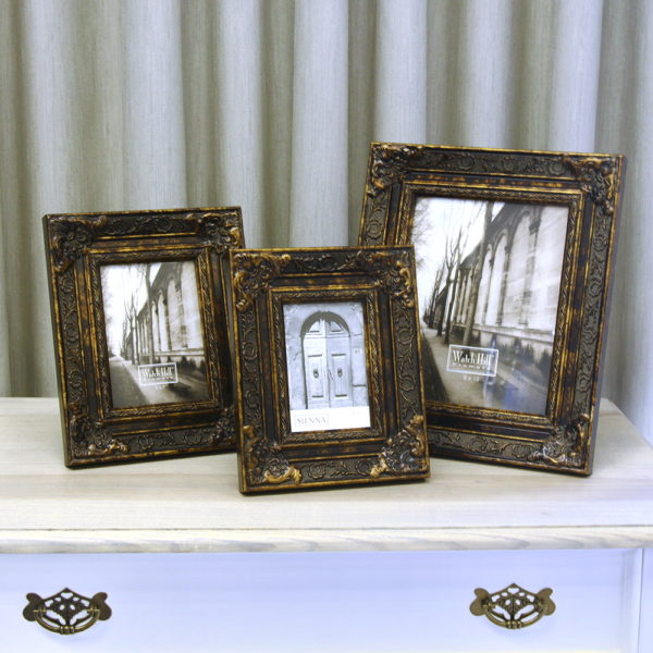 Brown picture frame set